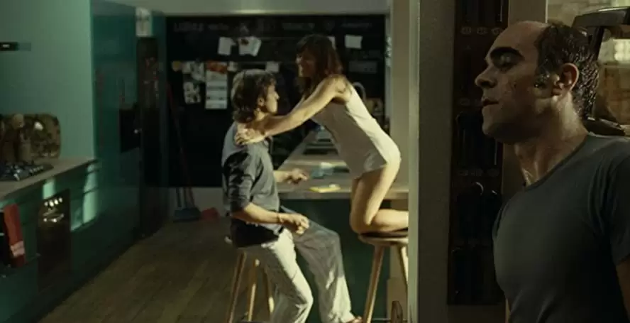 スリーピング タイト 白肌の美女の異常な夜の画像