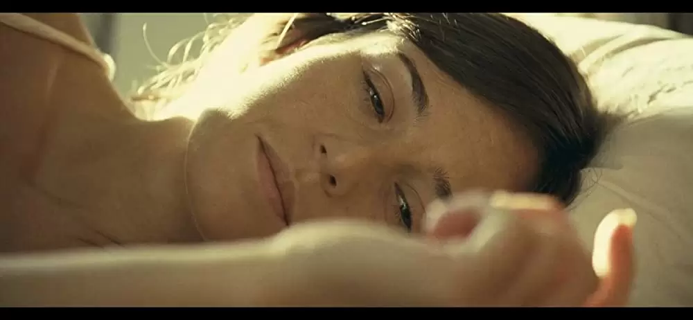 スリーピング タイト 白肌の美女の異常な夜の画像