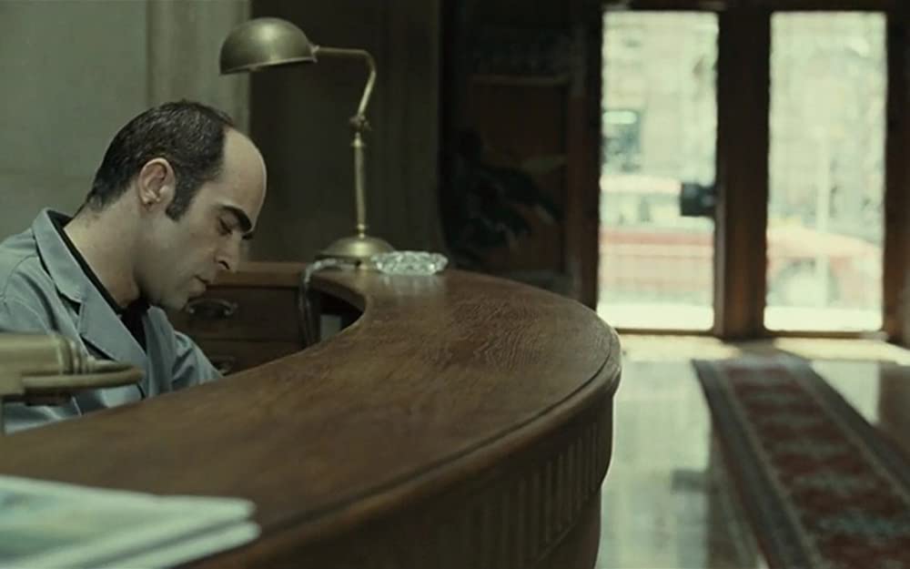 スリーピング タイト 白肌の美女の異常な夜の画像