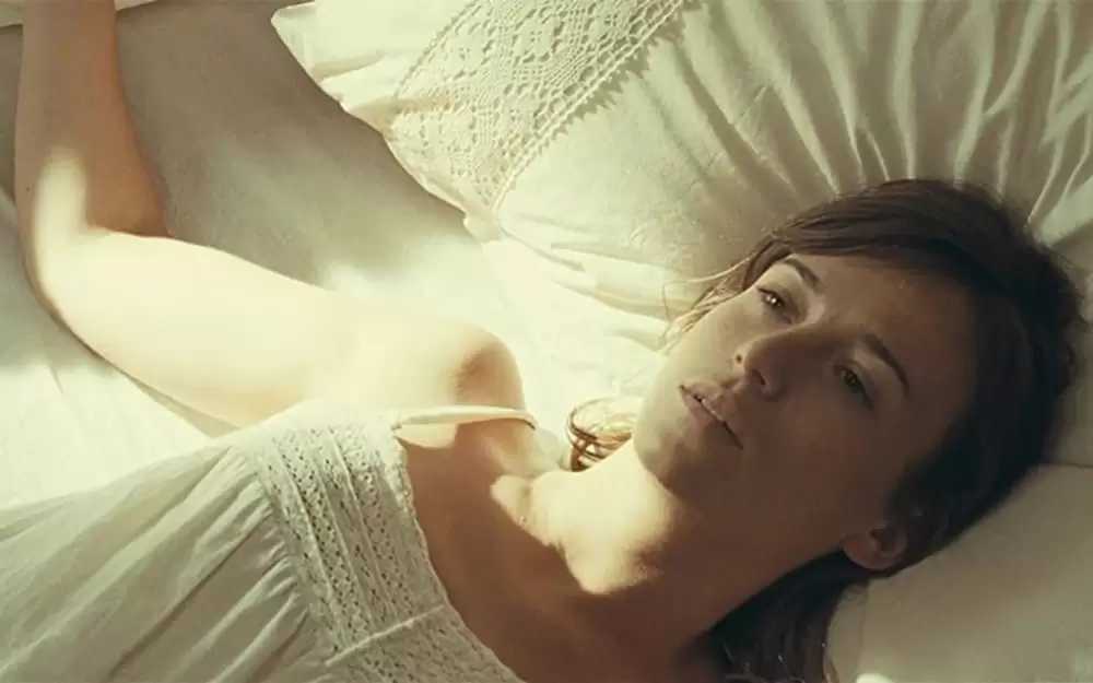 スリーピング タイト 白肌の美女の異常な夜の画像