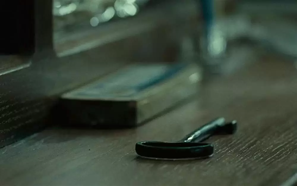 スリーピング タイト 白肌の美女の異常な夜の画像