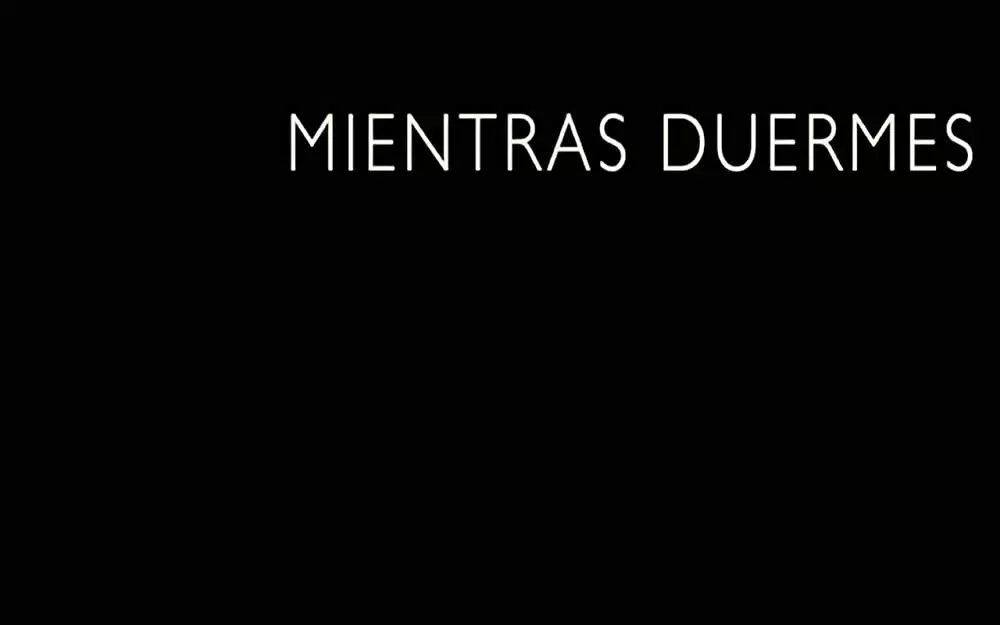スリーピング タイト 白肌の美女の異常な夜の画像