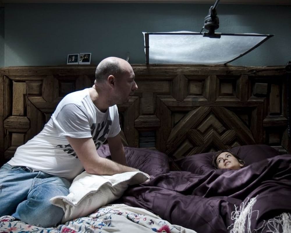 スリーピング タイト 白肌の美女の異常な夜の画像