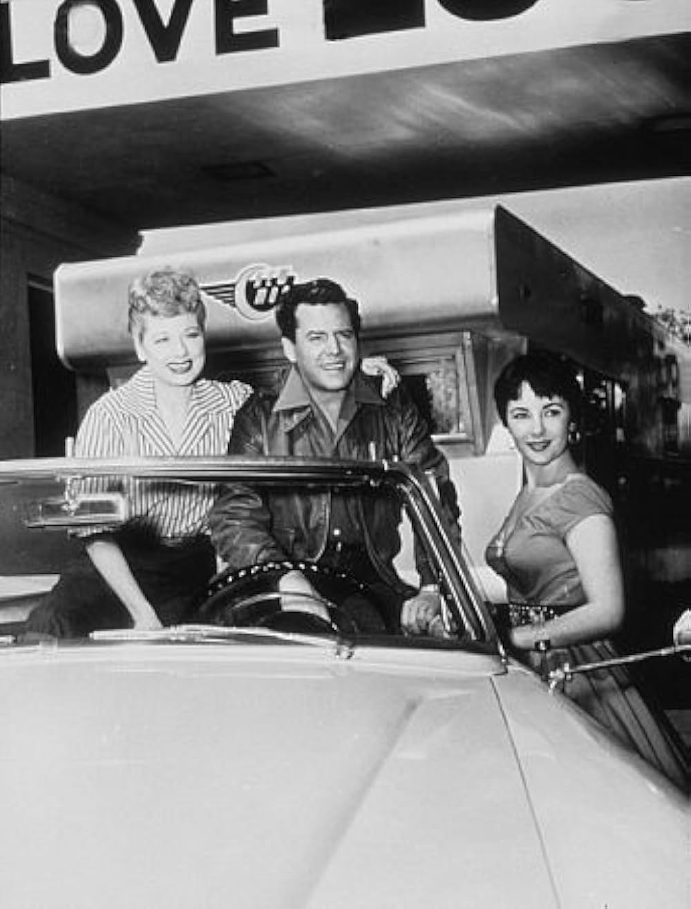 トレーラー新婚旅行の画像