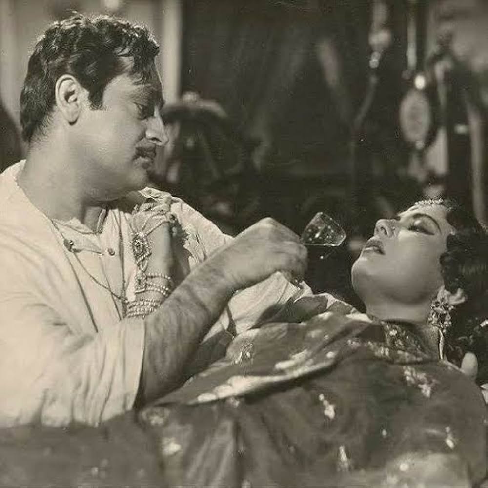 旦那様と奥様と召使いの画像