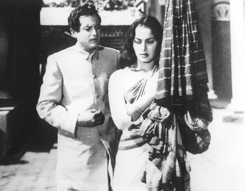 旦那様と奥様と召使いの画像