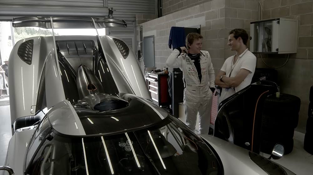 ハイパーカー: 頂点に立つ車の画像