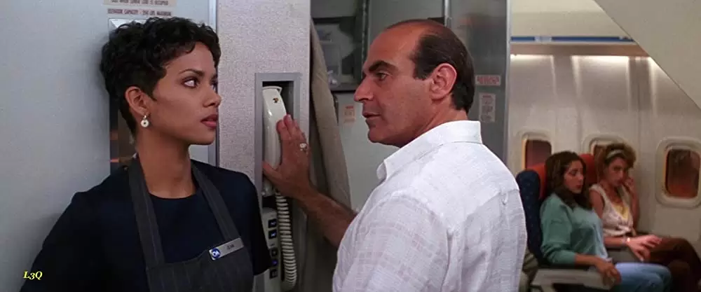 「エグゼクティブ・デシジョン」ハル・ベリー & デビッド・スーシェの画像