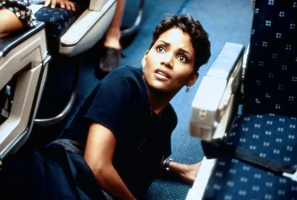 「エグゼクティブ・デシジョン」ハル・ベリーの画像