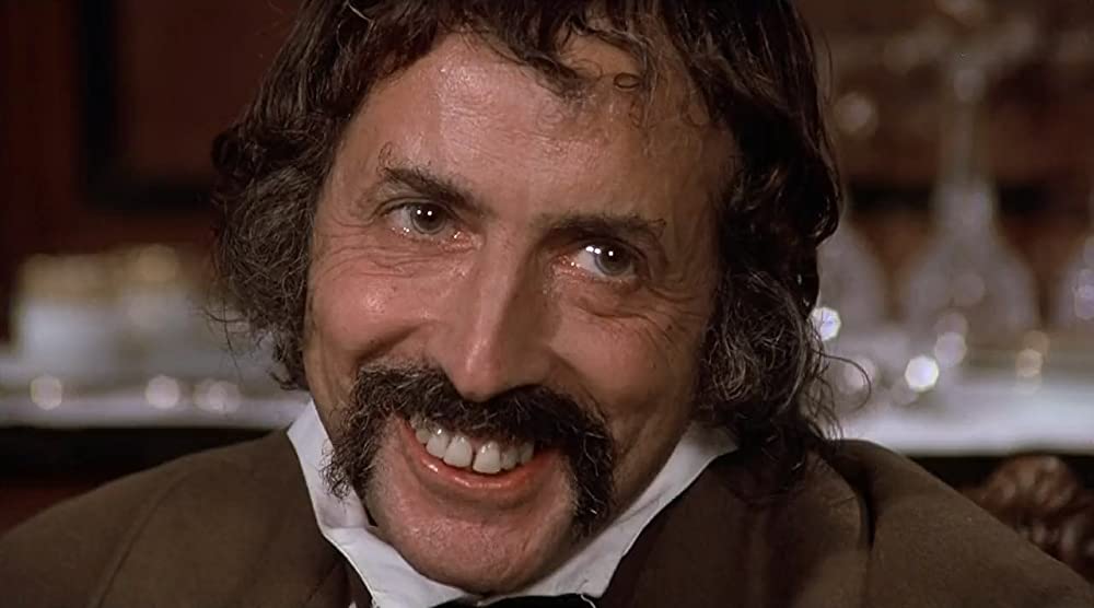 赤い風車の画像