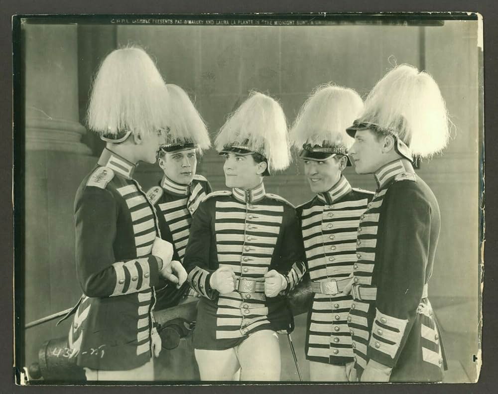 深夜の太陽の画像