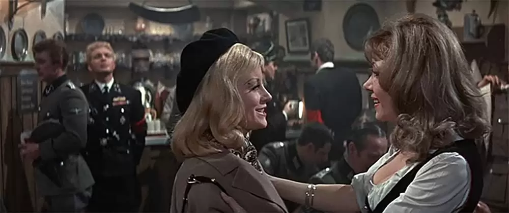 「荒鷲の要塞」ダーレン・ネスビット & イングリッド・ピット & メアリー・ユーアの画像