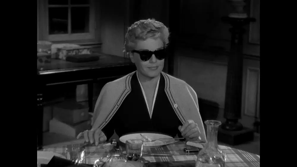 悪魔のような女の画像