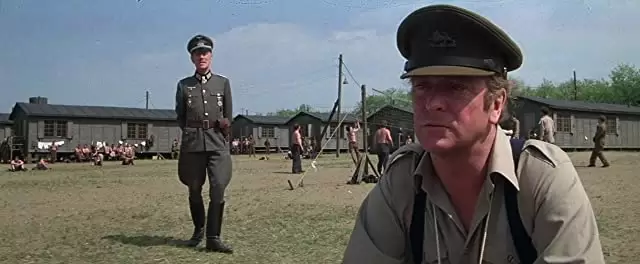 「勝利への脱出」マイケル・ケイン & マックス・フォン・シドーの画像