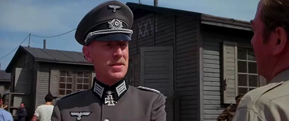 「勝利への脱出」マイケル・ケイン & マックス・フォン・シドーの画像