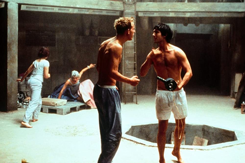 穴（2001）の画像