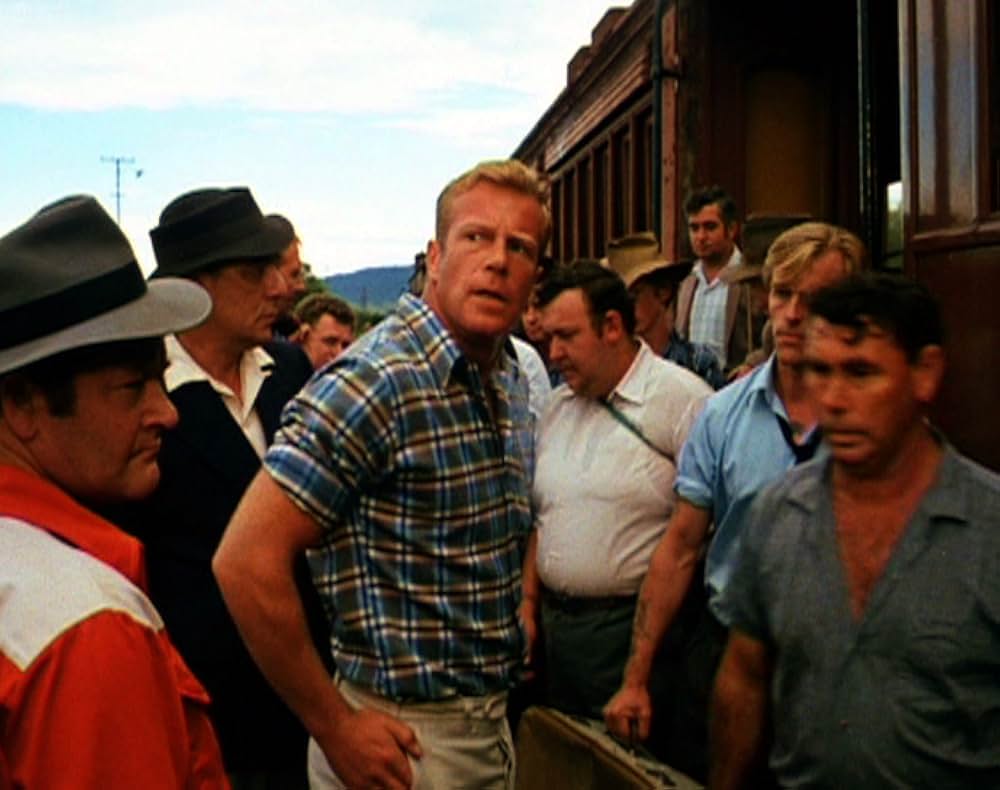 Sunday Too Far Away（原題）の画像