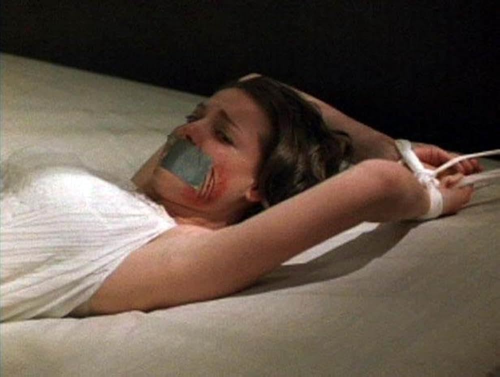 キャサリン・ハイグルの 血まみれのドレスの画像