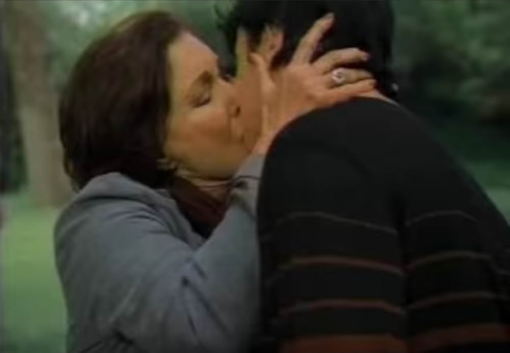 キャサリン・ハイグルの 血まみれのドレスの画像