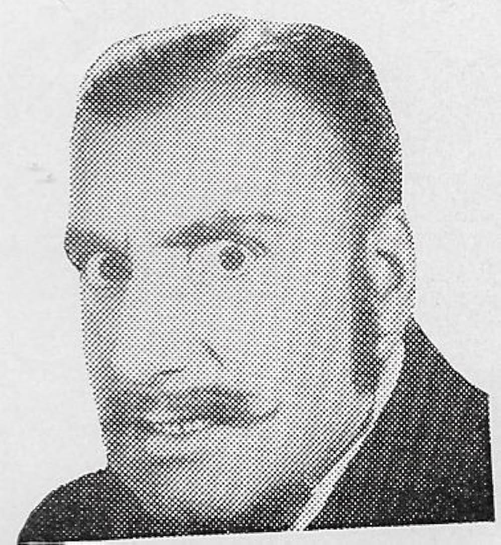 悪党はなおも彼女を追いかけたの写真