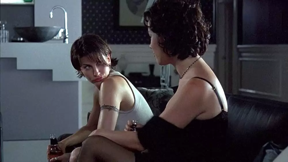 「バウンド」ジーナ・ガーション & ジェニファー・ティリーの画像