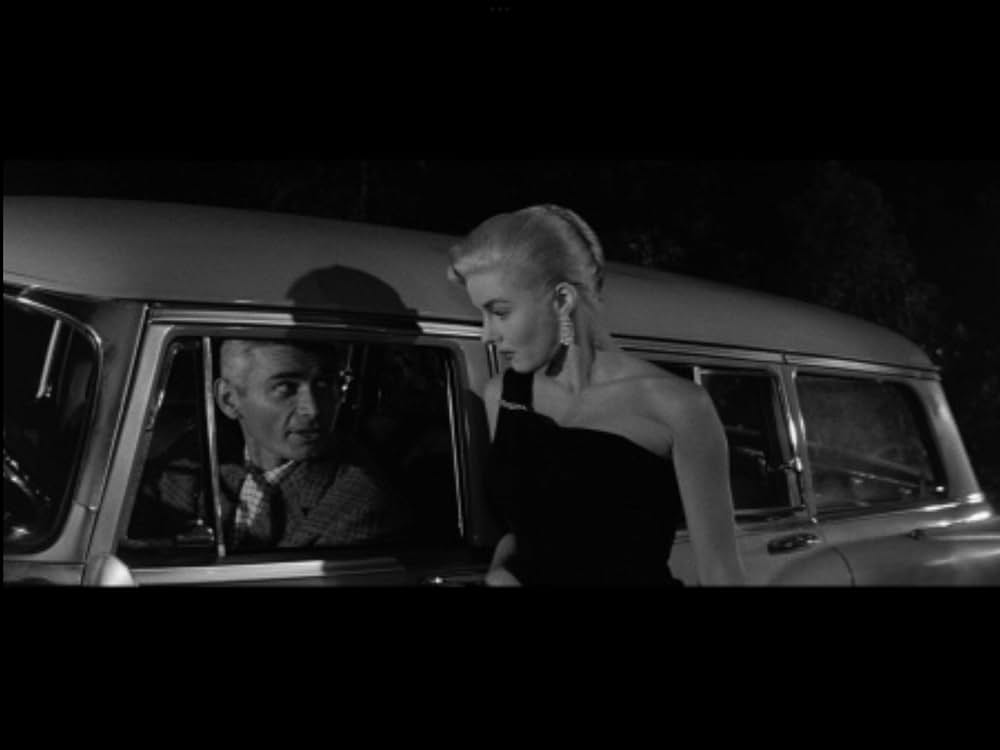 The Tattered Dress（原題）の画像