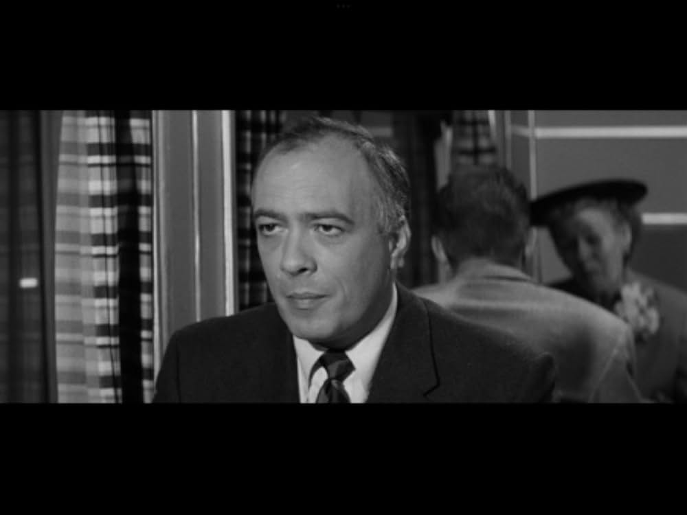 The Tattered Dress（原題）の画像