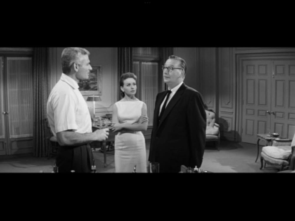 The Tattered Dress（原題）の画像