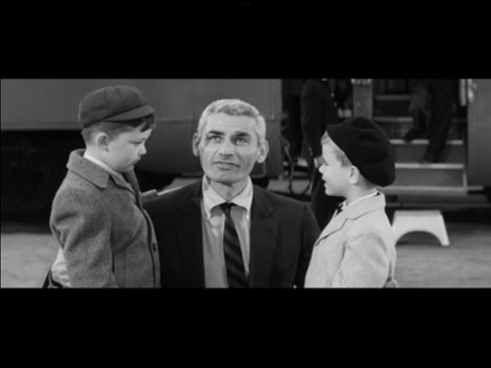 The Tattered Dress（原題）の画像