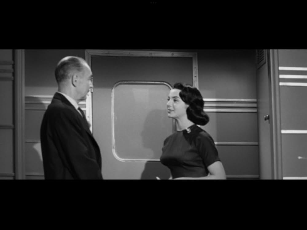 The Tattered Dress（原題）の画像