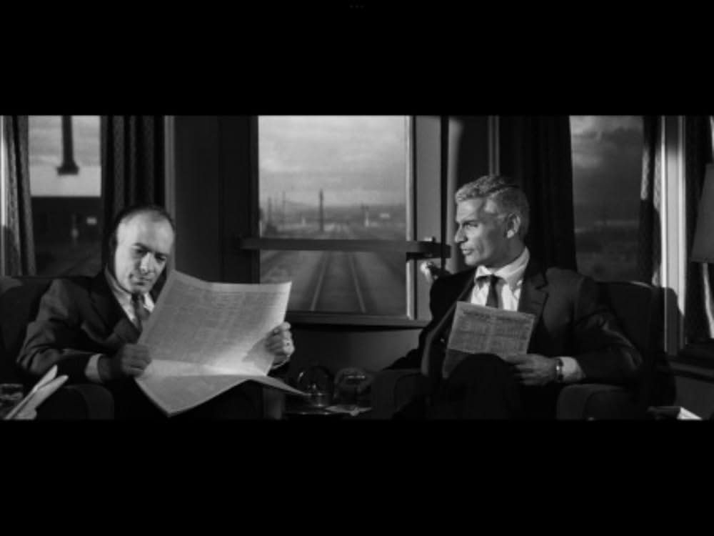 The Tattered Dress（原題）の写真