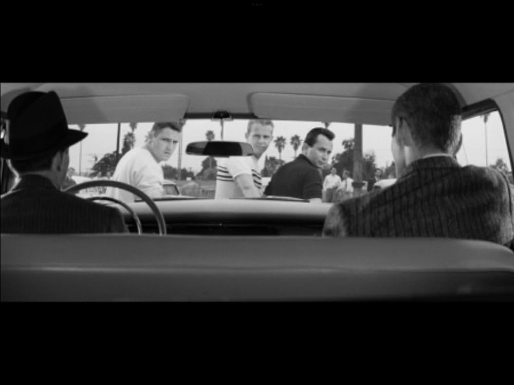 The Tattered Dress（原題）の画像