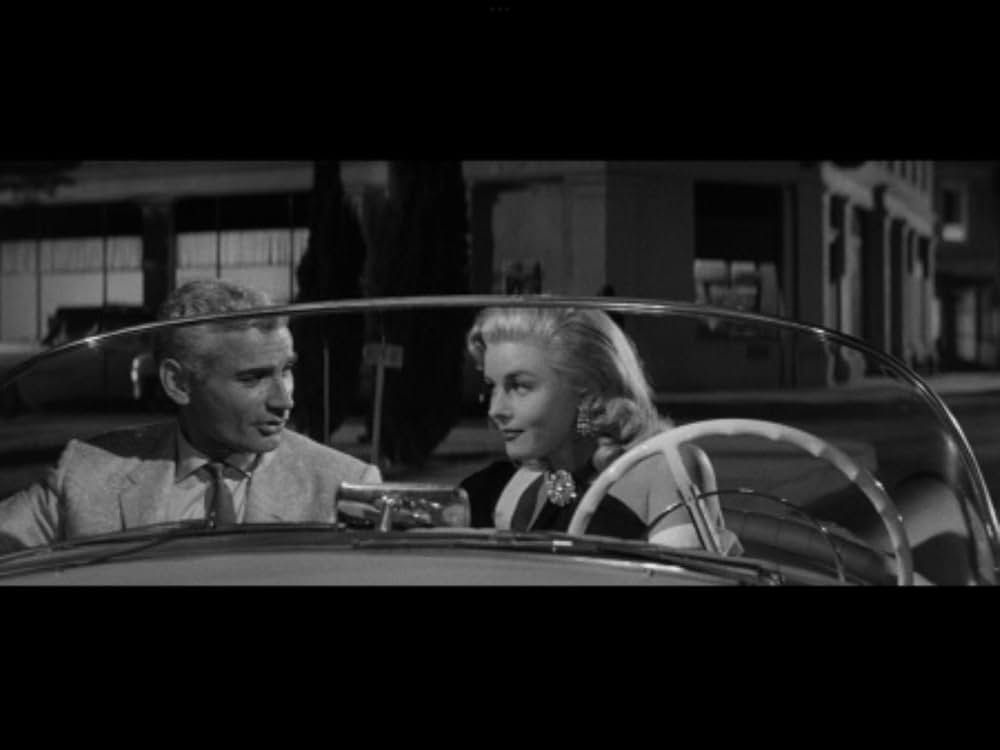 The Tattered Dress（原題）の画像