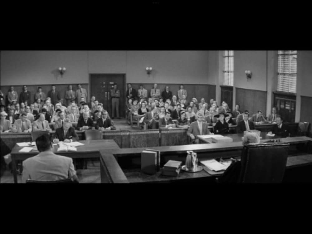 The Tattered Dress（原題）の画像