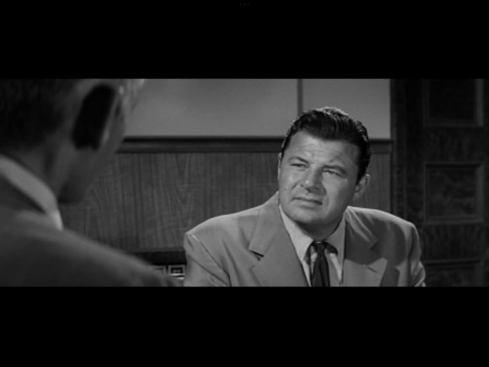 The Tattered Dress（原題）の画像