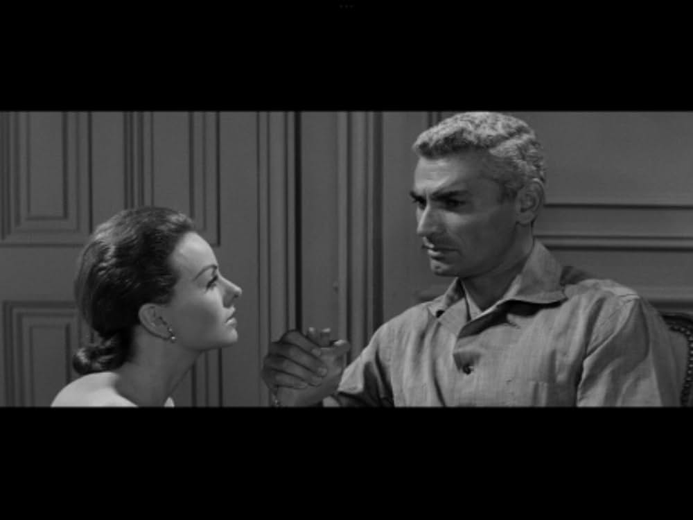 The Tattered Dress（原題）の画像