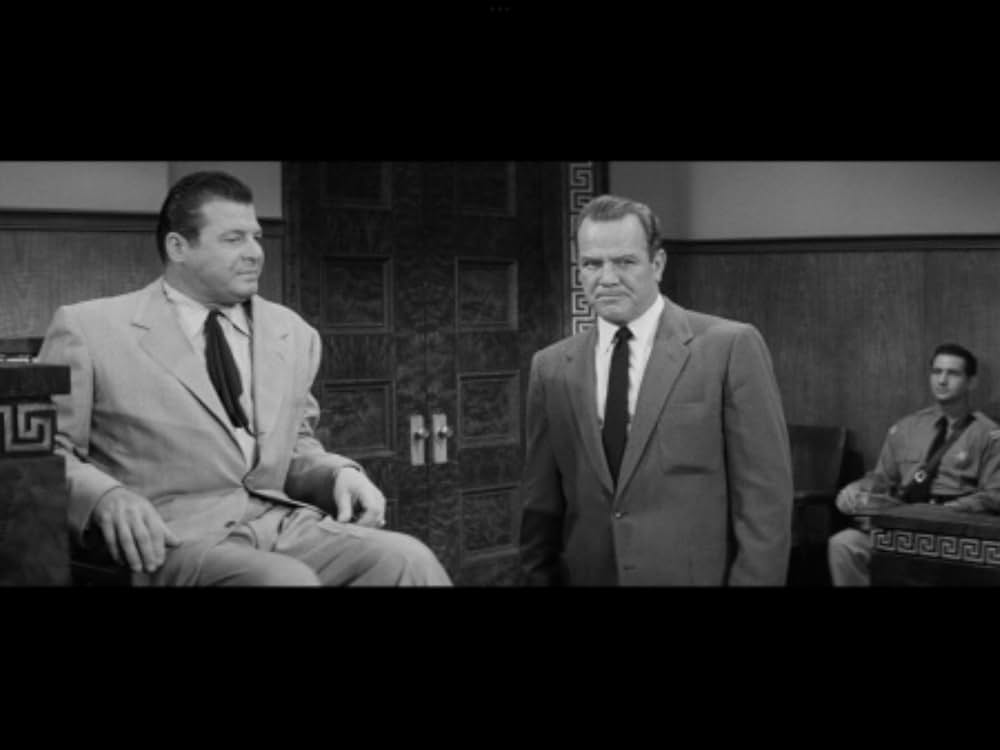 The Tattered Dress（原題）の画像