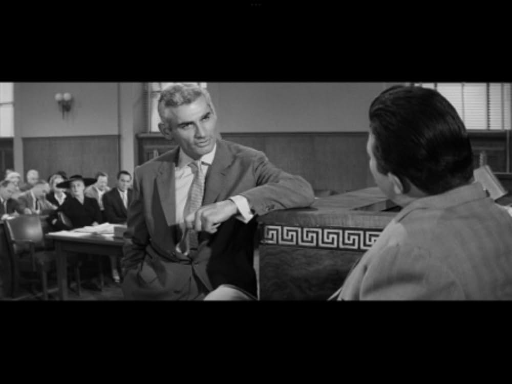 The Tattered Dress（原題）の画像