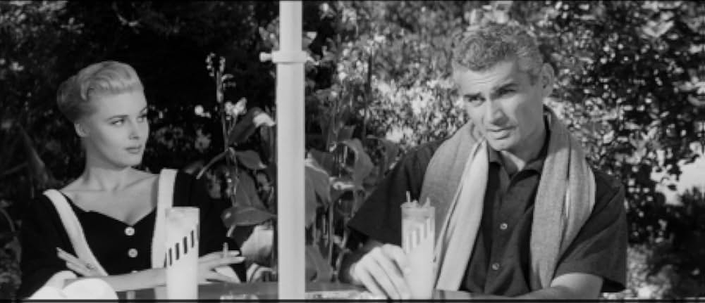 The Tattered Dress（原題）の画像