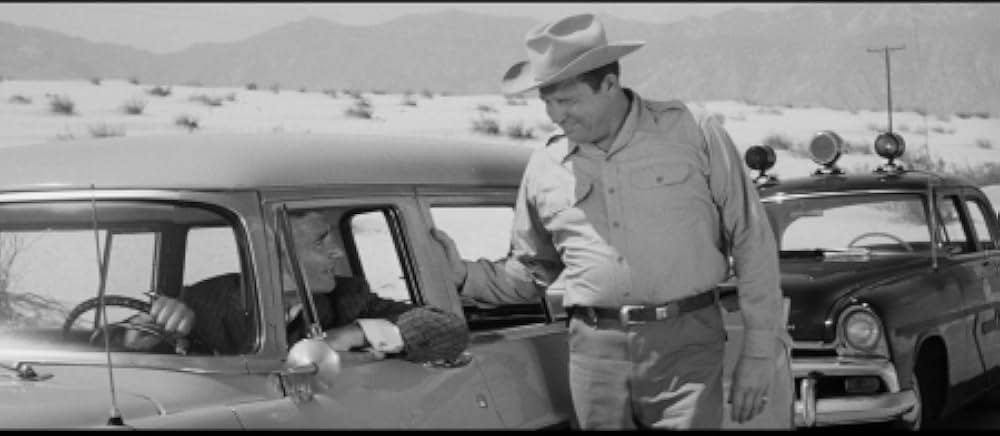 The Tattered Dress（原題）の画像