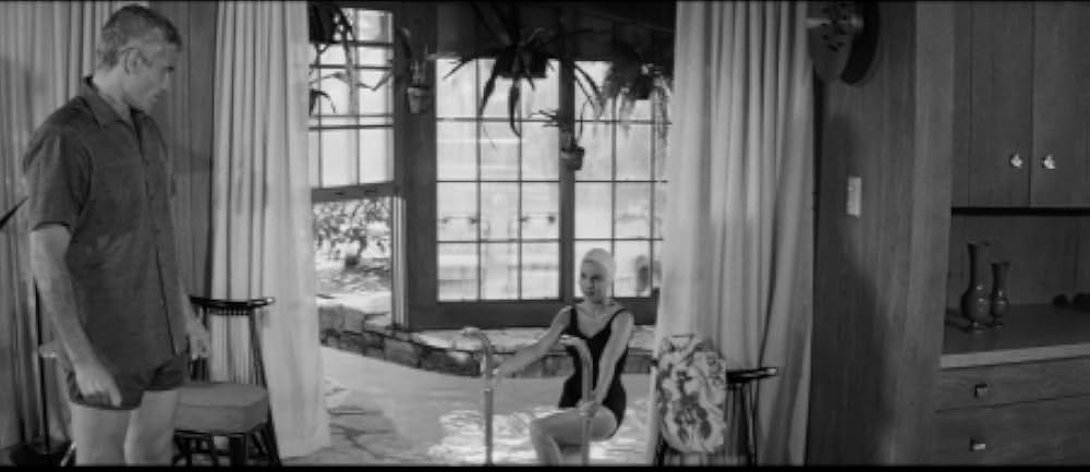 The Tattered Dress（原題）の画像