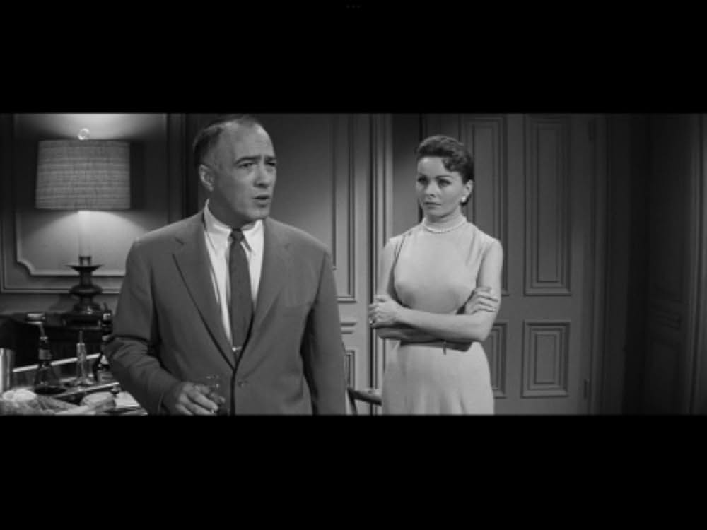 The Tattered Dress（原題）の画像