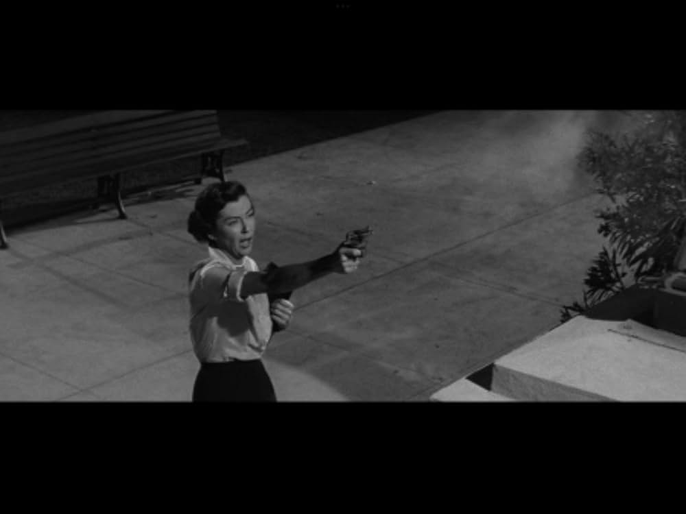 The Tattered Dress（原題）の画像