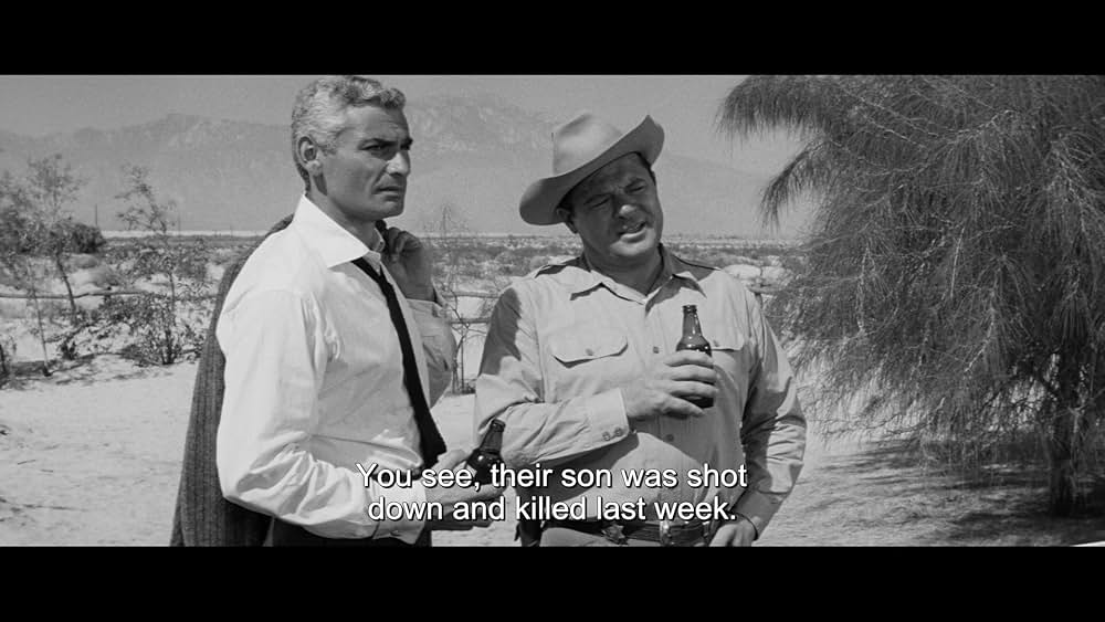 The Tattered Dress（原題）の画像