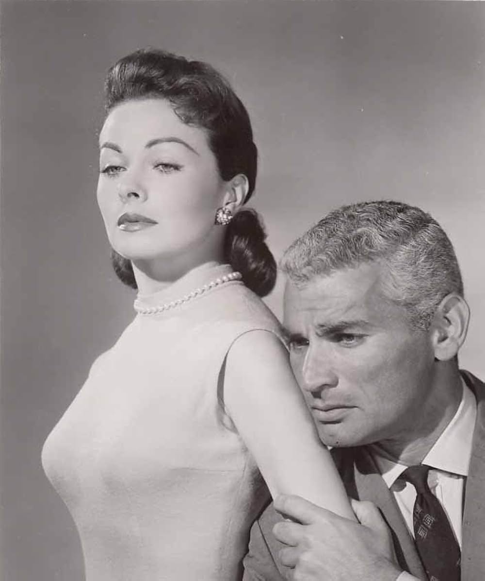 The Tattered Dress（原題）の画像