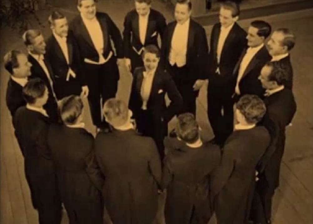 燕尾服を着た娘の画像