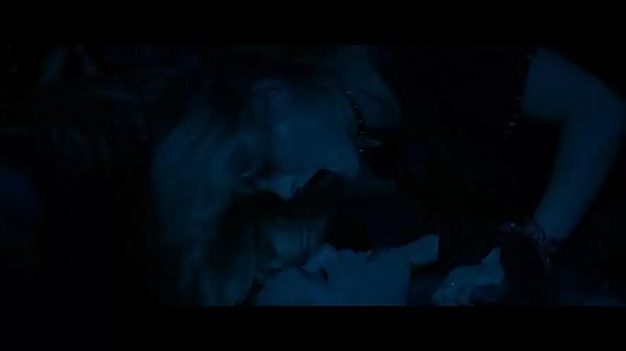 「サモン・ザ・ダークネス」ジョニー・ノックスビル & アレクサンドラ・ダダリオ & マディー・ハッソンの画像