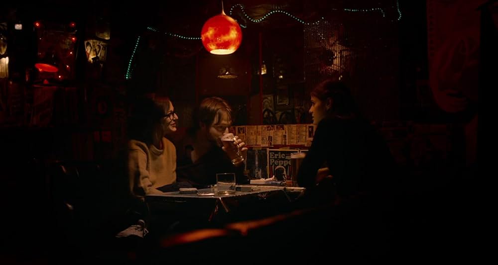 Lost Girls and Love Hotels（原題）の画像