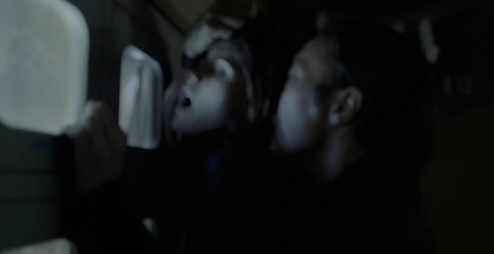 Lost Girls and Love Hotels（原題）の画像