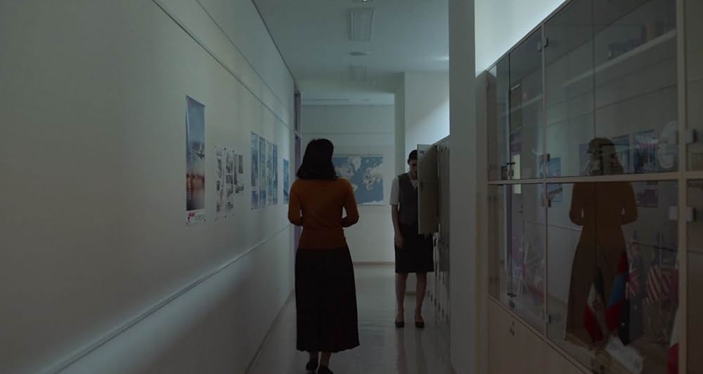 Lost Girls and Love Hotels（原題）の画像